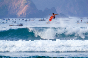 Ekstrakulikuler Surfing: Atlet Berkembang, Lokal Terangkat