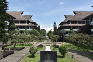 Kampus tertua di indonesia