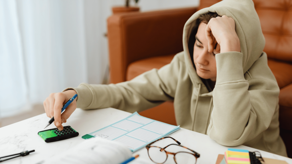 Mengapa Banyak Mahasiswa Jenuh di Tengah Semester? Ini Penyebabnya!