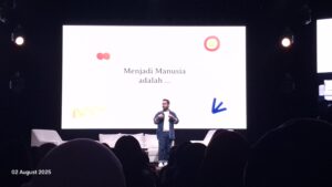 Salah satu pembicara pada event Menjadi Manusia