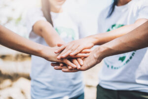 Gambar kerja sama tim saat acara volunteer