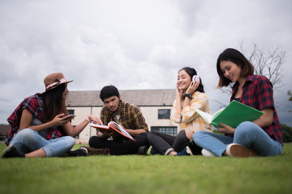 Sumber: https://www.freepik.com/author/jcomp