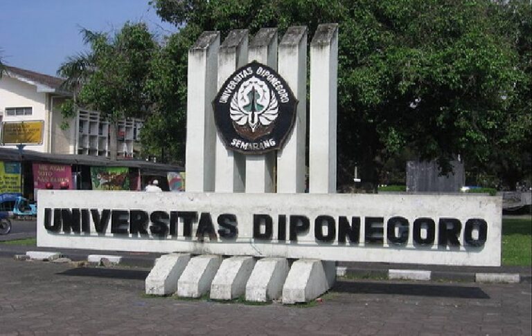 Kampus Negeri dengan mahasiswa terbanyak