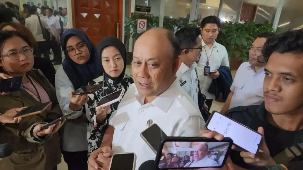 Kepala Badan Gizi Nasional memberikan keterangan pada wartawan untuk penyaluran MBG selama Ramadan