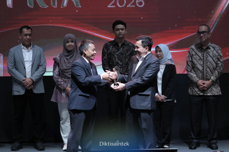 Kemdiktisaintek Raih Public Relation Award di Jogja