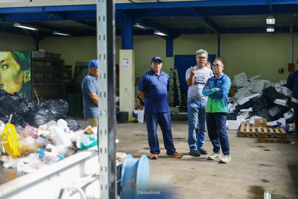 Mendiktisaintek Pantau Isu Sampah Nasional