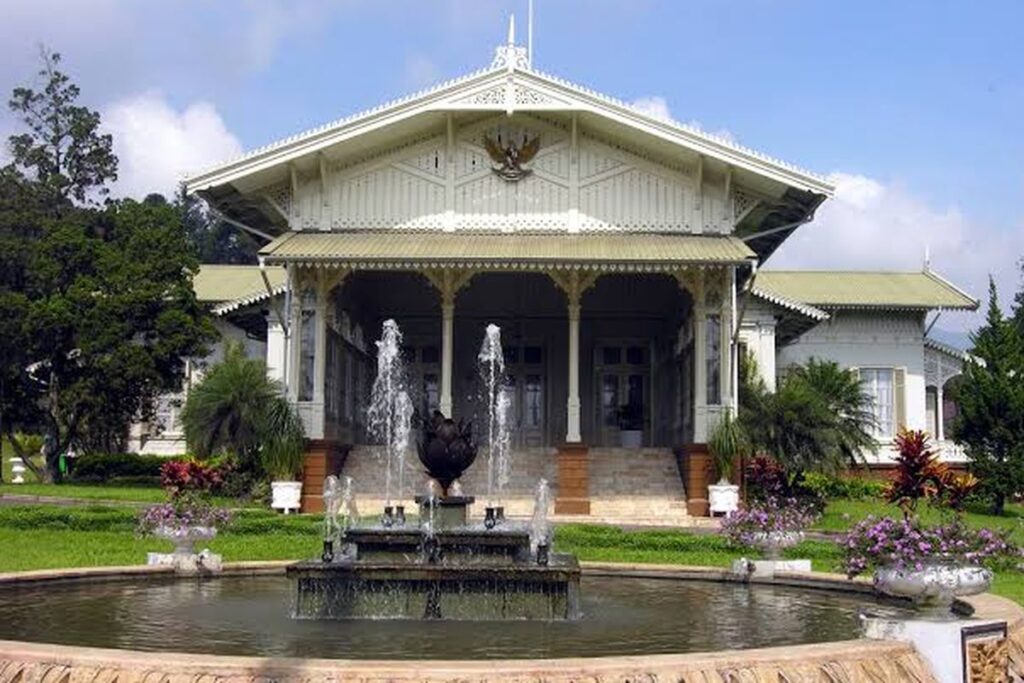 Istana Kepresidenan Cipanas (cagarbudaya.kemdikbud.go.id)