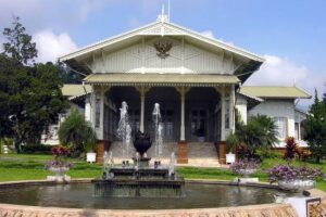 Istana Kepresidenan Cipanas (cagarbudaya.kemdikbud.go.id)